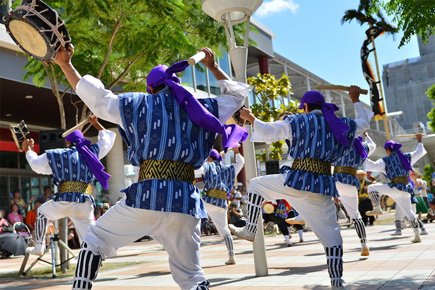 沖縄：エイサー