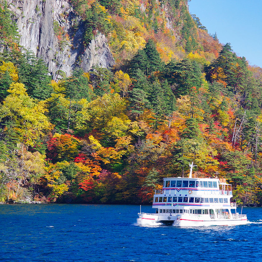 青森→<br>八甲田山（自家用車で45分）→<br>奥入瀬（自家用車で1時間）→<br>十和田湖（自家用車で30分）