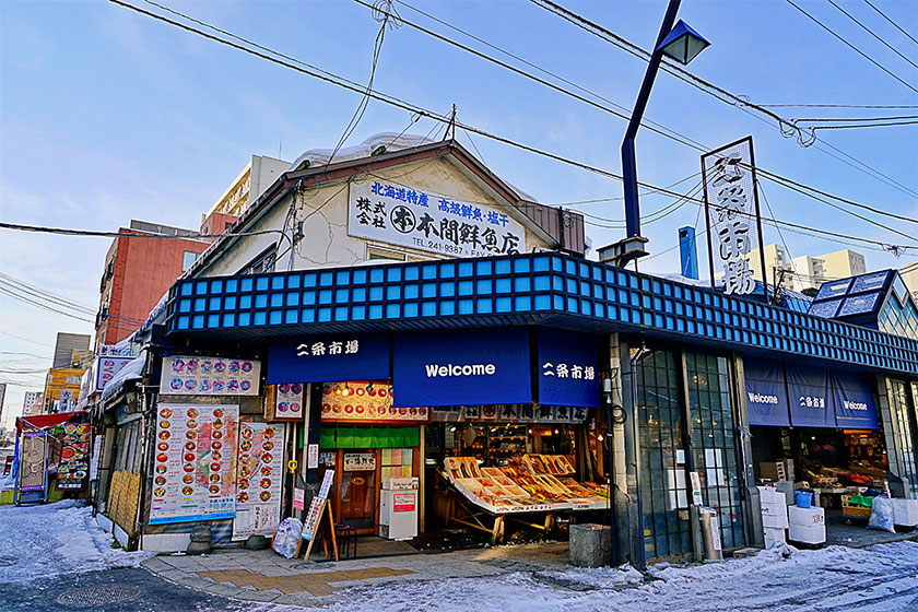 札幌市内ホテル→<br>新千歳空港(専用車で約1時間)