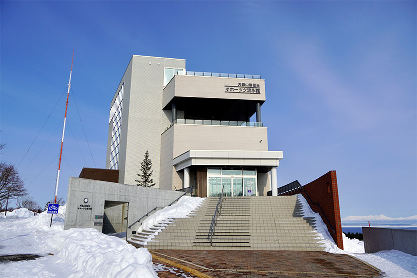 網走→<br>（オプション：能取湖・サロマ湖）→<br>小清水原生花園→<br>知床ウトロ（2時間半～3時間）