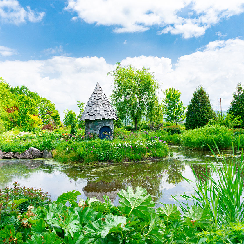 東京→<br>旭川空港（1時間45分のフライト）→<br>旭川市内（30分）→<br>旭岳温泉（1時間）